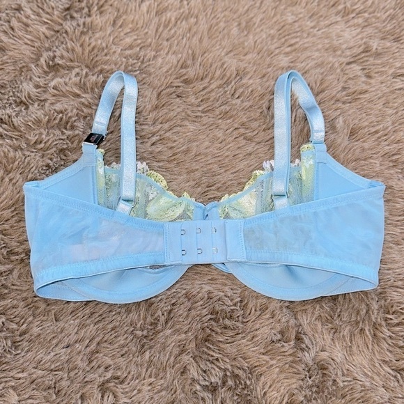 Victoria’s Secret Demi Bra 32DD - Picture 2 of 8